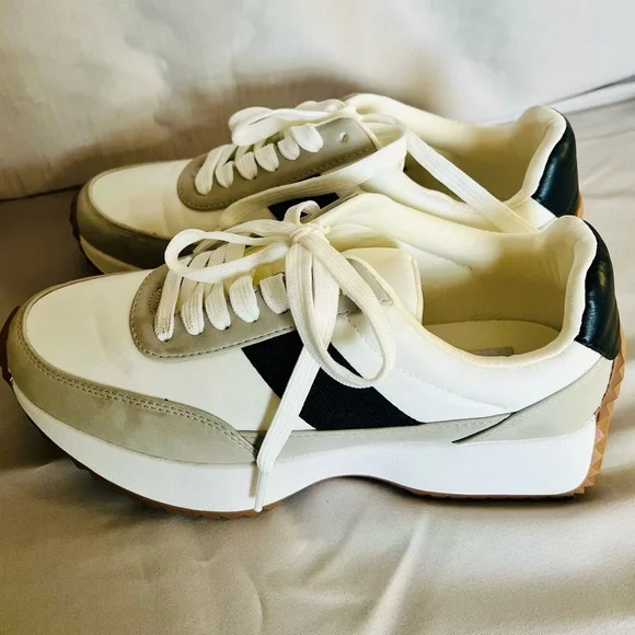 NWOT Womens DV by Dolce Vita White Black Beige Athletic Sneakers size 7.5 - Picture 4 of 7